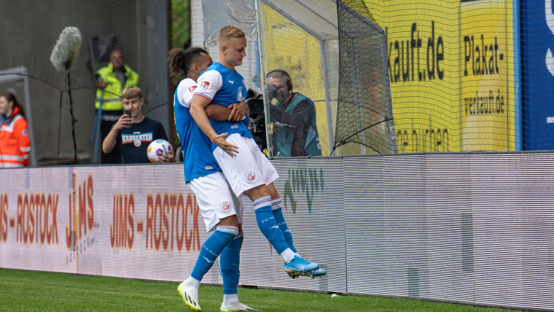 2. Bundesliga: Hansa Rostock schießt sich an die Spitze – RAN