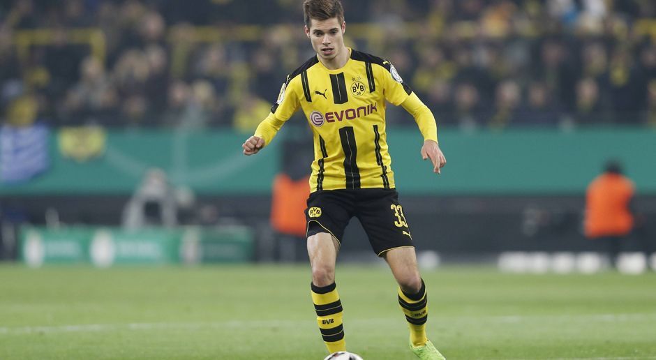 
                <strong>Julian Weigl</strong><br>
                Julian Weigl: Kommt in Minute 56 für den schwachen Guerreiro, um mehr Präsenz und Ordnung auf den Platz zu bringen - eine schwierige Aufgabe an diesem Abend. Besser wird es, aber wirklich nicht viel. Das liegt aber nicht an Weigl, sondern am schwachen Tag der Dortmunder. ran-Note: 3,5
              