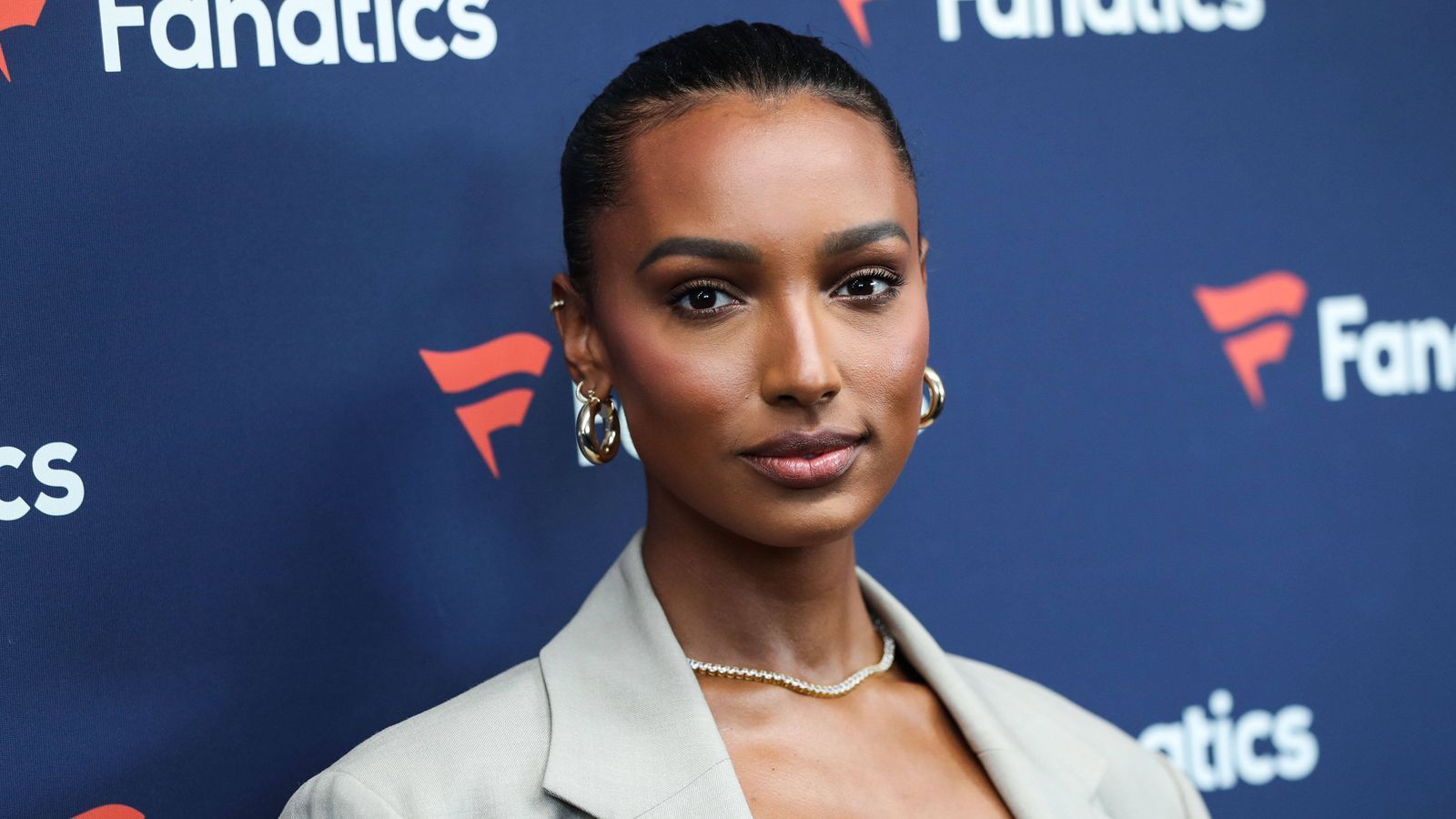 
                <strong>Jasmine Tookes</strong><br>
                Jasmine Tookes ist ein amerikanisches Model und lief bereits für "Victoria's Secret" über den Laufsteg. 
              