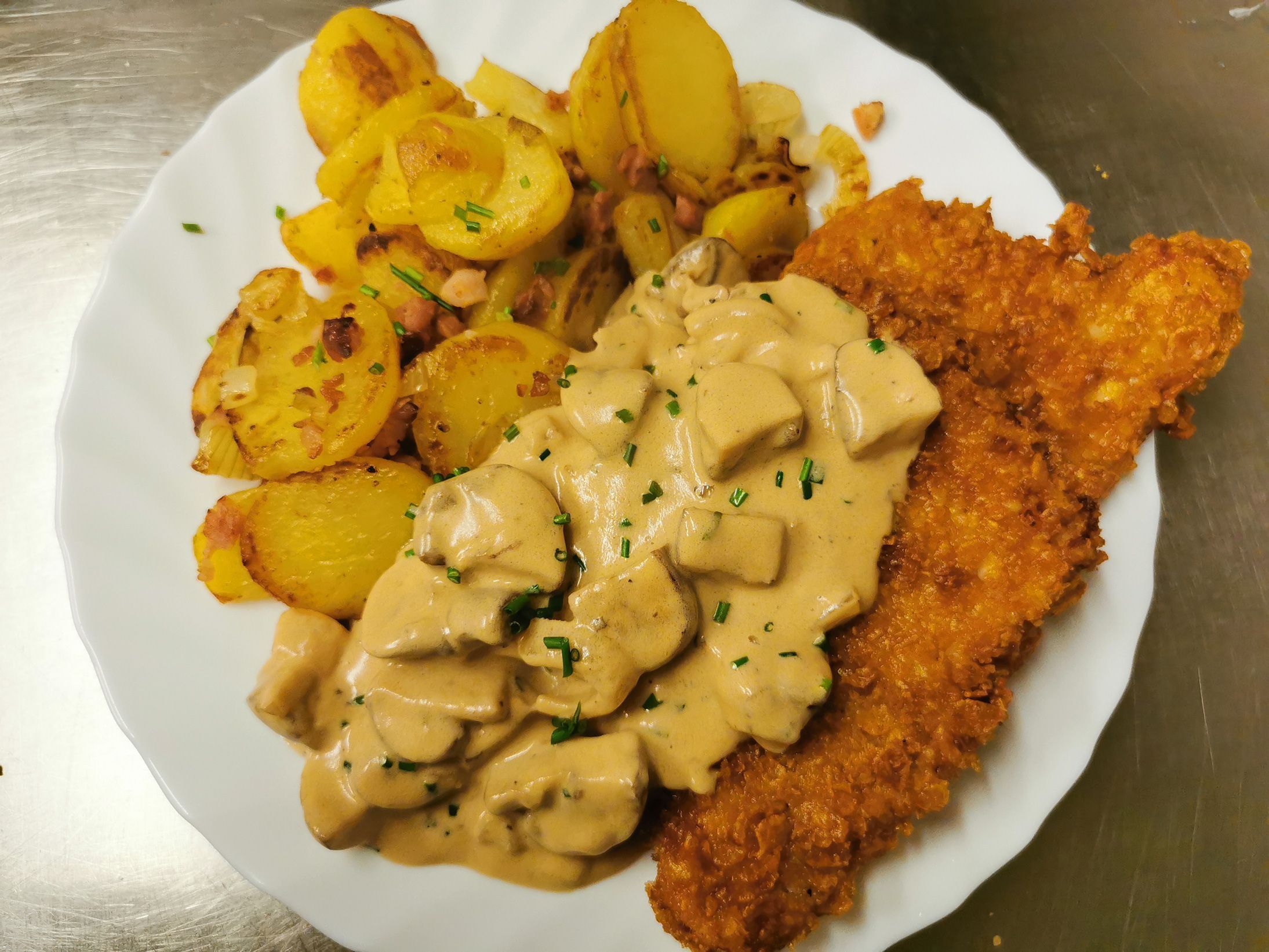 Jägerschnitzel mit Bratkartoffeln - Rezept aus MLDL
