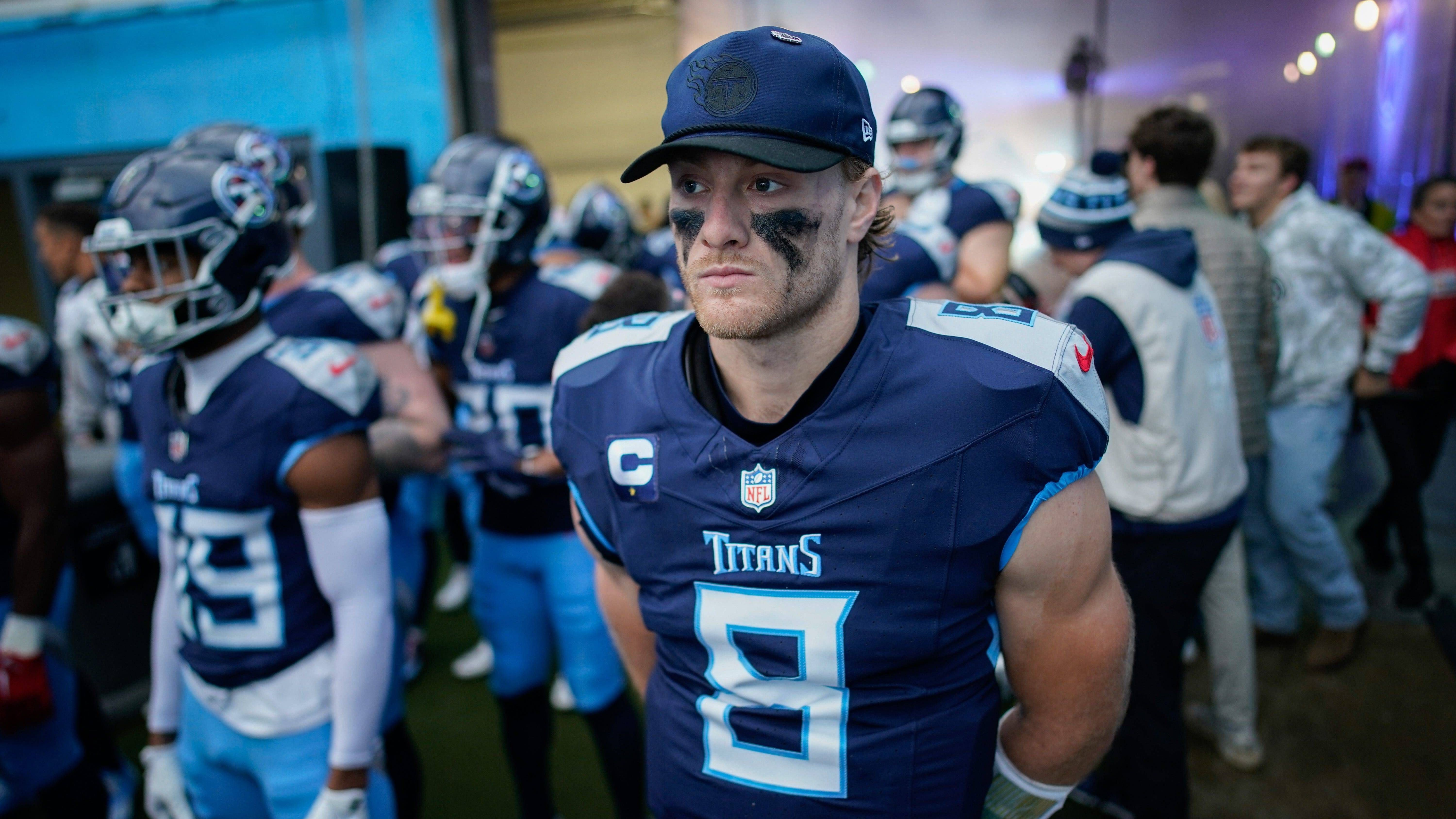 <strong>Tennessee Titans<br></strong>Auch die Tennessee Titans haben einen neuen Backup-Quarterback. Brandon Allen, der in der vergangenen Saison noch als Nummer zwei hinter Brock Purdy bei den San Francisco 49ers unter Vertrag stand, wird in Zukunft für die Titans auflaufen. Er unterschreibt einen Vertrag über eine Laufzeit von einem Jahr.<br>• Starter: Will Levis (im Bild)<br>• Backup: Brandon Allen