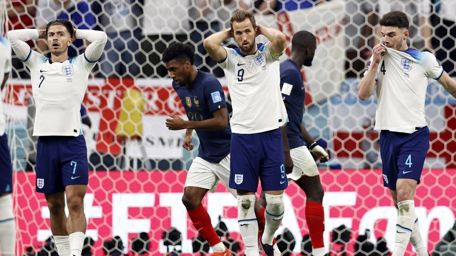 
                <strong>England</strong><br>
                The Sun: "Harry's Pain. (...) They're coming home. (...) England scheidet aus der WM aus, nachdem Kapitän Kane den zweiten Elfmeter Meilen über die Latte schoss."Daily Telegraph: "Englands WM-Träume platzen in herzzerreißender Niederlage."
              