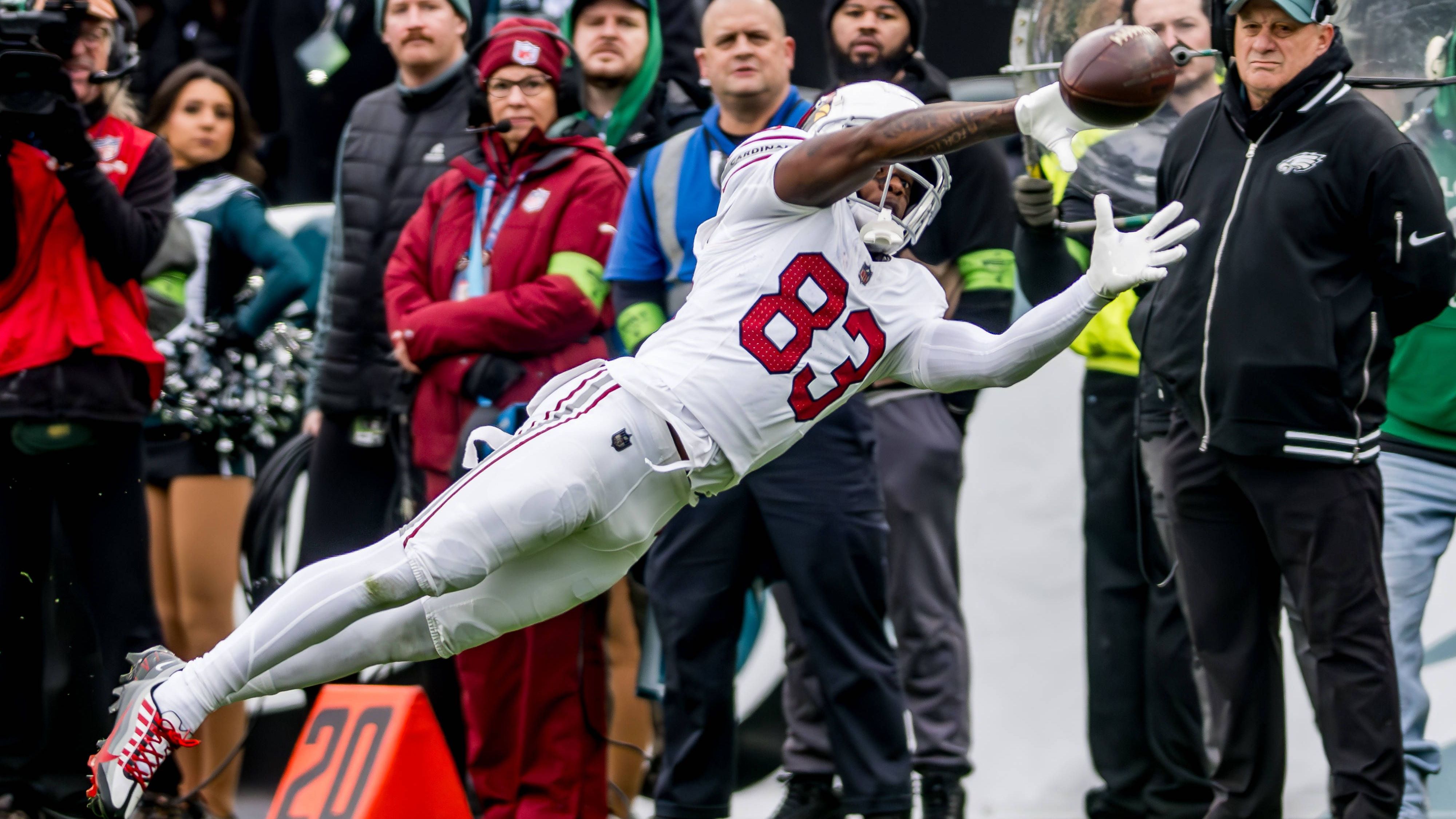 <strong>Arizona Cardinals: Greg Dortch (Wide Receiver)<br></strong>Der wuselige Wide Receiver spielte sich in der Saison 2022/23 mit 467 Receiving Yards in den Fokus, vergangenes Jahr rückte er zurück in eine Rotationsrolle. Dortch, der auch als Returner eingesetzt werden kann, kostet die Cardinals kommende Saison nur knapp über eine Million US-Dollar - kaum Geld für einen flexibel einsetzbaren Offensivspieler.