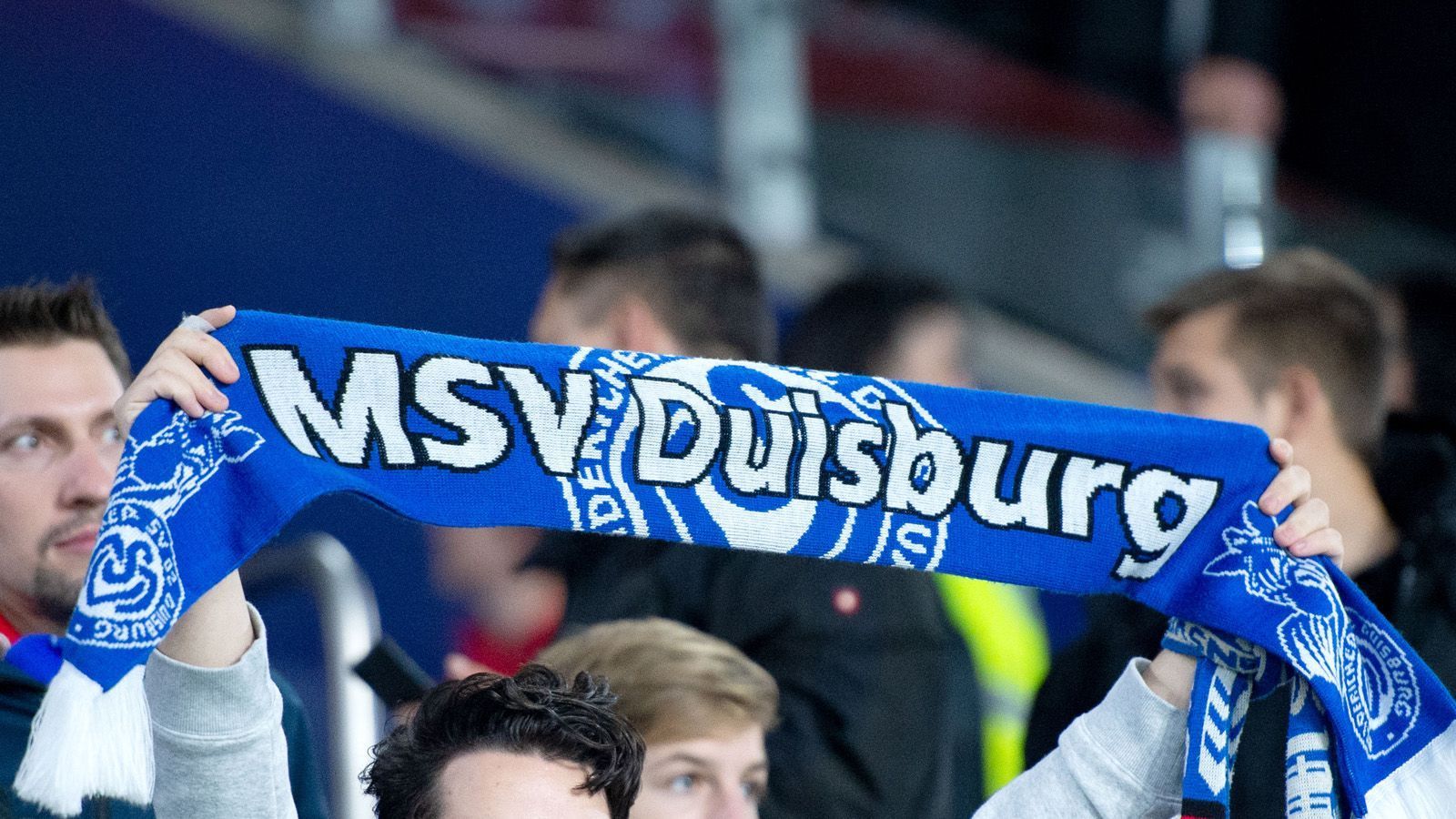 
                <strong>MSV Duisburg</strong><br>
                Die Zebras haben ihre Profi-Abteilung in die MSV Duisburg GmbH & Co. KGaA ausgegliedert. 89,9 % der Anteil sind im Besitz des Vereins. 10,1 % hat sich Capelli New York gesichert. Die US-amerikanische Modemarke Ausrüster des griechischen Meisters von 2018, AEK Athen, sowie KFC Uerdingen, MSV Duisburg und dem SV Waldhof Mannheim.
              