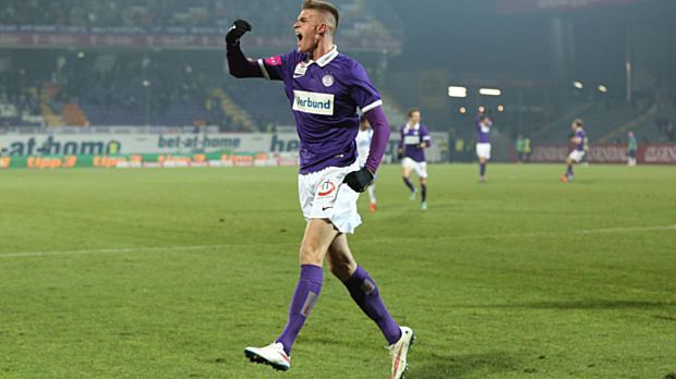 
                <strong>Marko Kvasina (Österreich)</strong><br>
                Mit 1,94 Metern ist Marko Kvasina eine echte Erscheinung in der Sturmspitze. Das Kopfballungeheuer mit kroatischen Wurzeln ist bei Austria Wien genauso gesetzt wie im österreichischen U19-Team. Dort erhält er die Unterstützung von ...
              