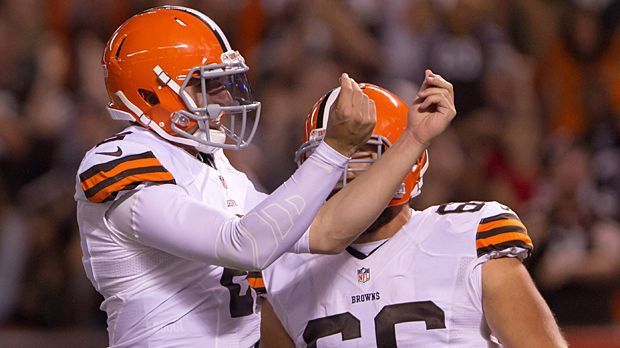 
                <strong>Johnny Manziel</strong><br>
                Eigentlich ist die "Money-Geste" der typische Jubel des hochveranlagten Quarterbacks, der vor der Saison zwei Monate in einer Alkohol-Entzugsklinik verbrachte. Diesen überheblichen Jubel aus der College-Zeit möchte Manziel aber nicht mehr zeigen.
              