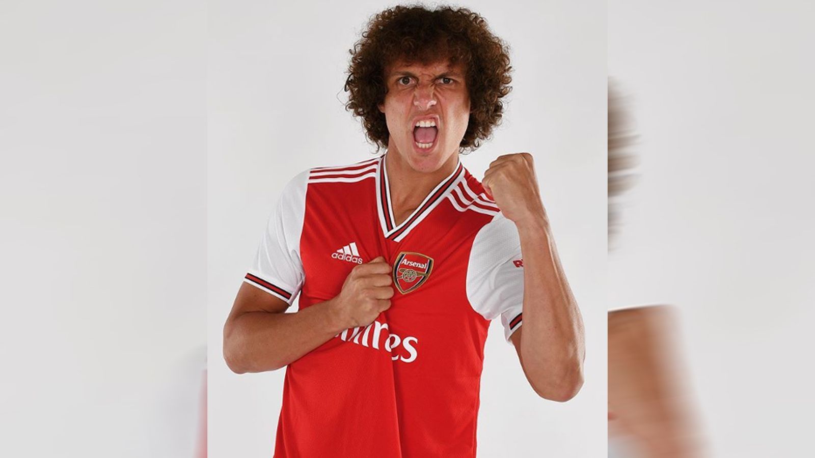 
                <strong>David Luiz (FC Arsenal)</strong><br>
                Nach dem Abgang von Kapitän Laurent Koscielny zu Girondins Bordeaux, hat der FC Arsenal umgehend einen Nachfolger präsentiert. Die Londoner verpflichteten den 32-jährigen Brasilianer David Luiz vom Stadtrivalen FC Chelsea. Der Innenverteidiger unterschrieb einen Zweijahresvertrag bei Arsenal, nachdem er eigentlich erst wenige Wochen zuvor seinen Vertrag bei den "Blues" verlängert hatte. 
              