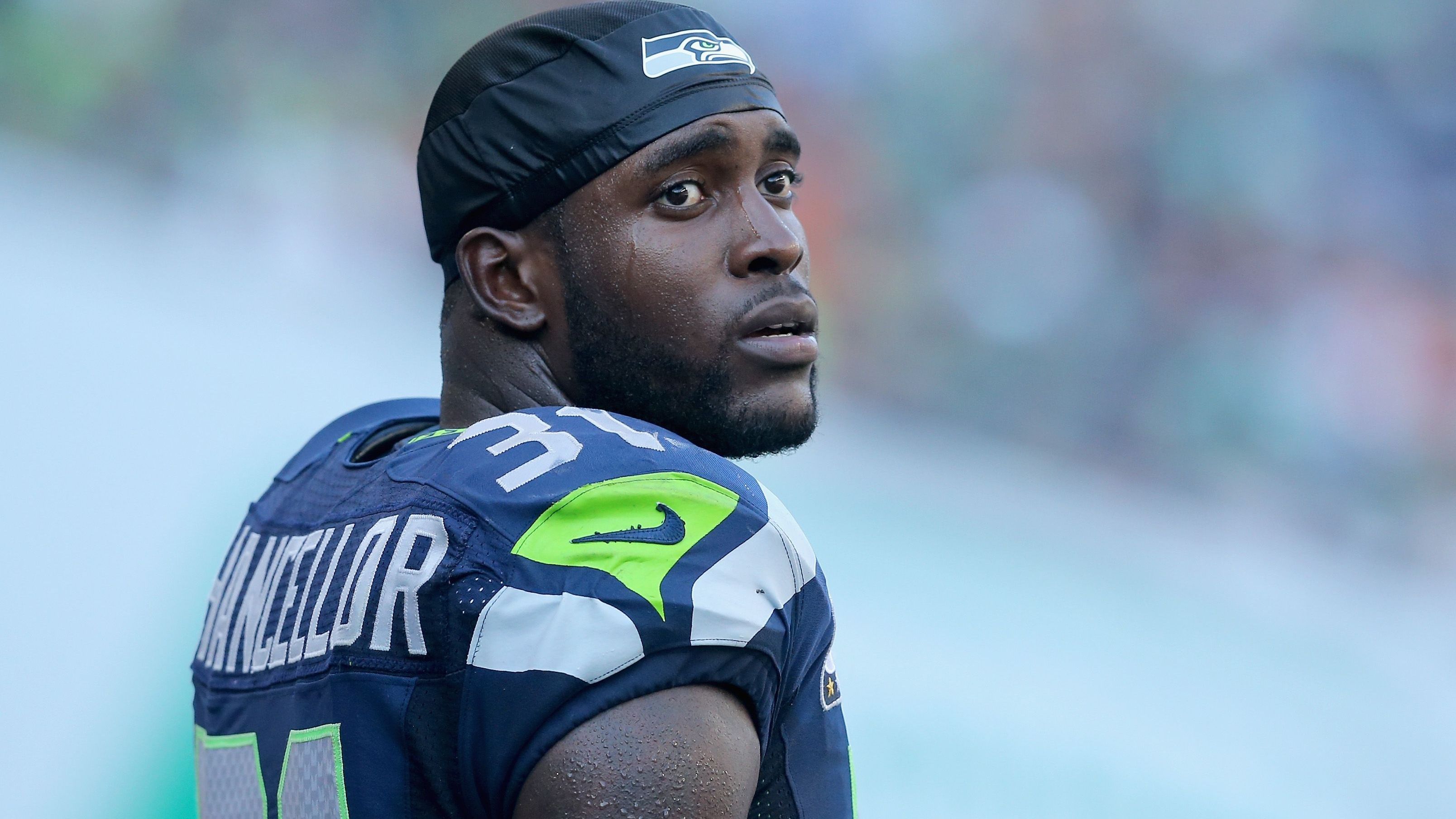 2015 erhielt Chancellor eine Strafe von <strong>1,11 Millionen US-Dollar</strong>, weil er 37 Tage des Training Camps der Seattle Seahawks wegen eines Holdouts verpasst hatte. Damals noch unter einem anderen Collective Bargaining Agreement zwischen den Spielern und der Liga. Heutzutage wäre die Strafe noch einmal höher, wie Zack Martin aktuell schmerzhaft am eigenen Leib erfährt.