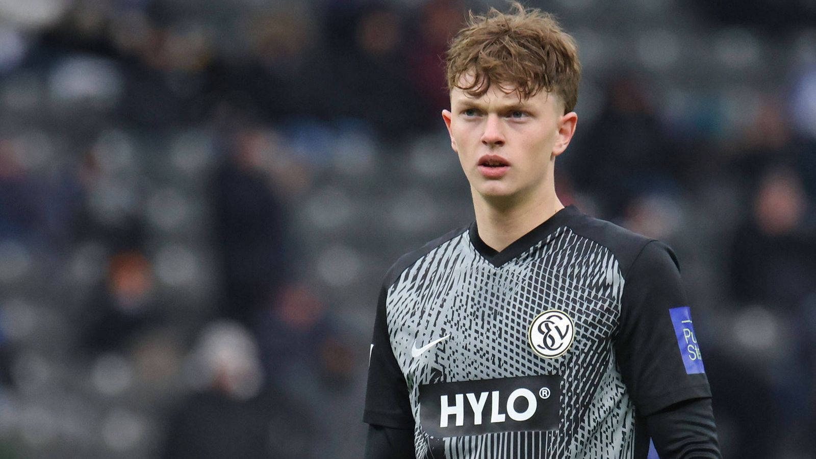 <strong>Rechter Mittelfeldspieler: Paul Wanner (SV 07 Elversberg)</strong><br>Der 18-Jährige wurde vom FC Bayern München ausgeliehen und konnte sein Talent bereits in Elversberg einbringen. Fünf Scorerpunkte (zwei Tore, drei Vorlagen) in zwölf Spielen sind top. Er ist nach wie vor mit 16 Jahren und 15 Tagen bei seinem Bundesligadebüt der jüngste Bayern-Spieler der Historie.