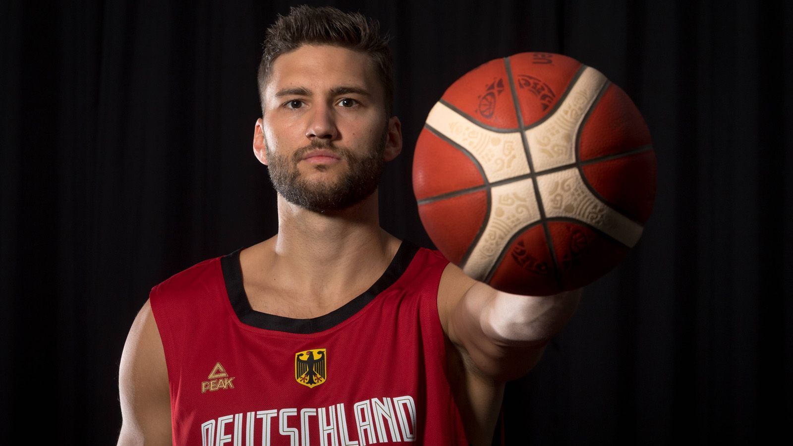 
                <strong>Maximilian Kleber</strong><br>
                Aktueller Klub: Dallas Mavericks (NBA)Anzahl Länderspiele: 22Position: Forward/ Center
              