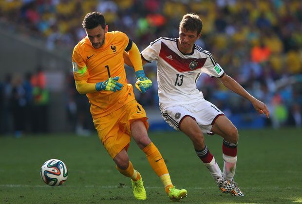 
                <strong>Thomas Müller</strong><br>
                Thomas Müller ist mit seiner Unberechenbarkeit und Aggressivität unverzichtbar für das deutsche Spiel. Nachdem er gegen Algerien einer der wenigen Lichtblicke war, absolvierte er gegen Frankreich zuletzt ein eher unglückliches Spiel. Trotzdem bisher der beste Deutsche im Turnier - 6:3.
              