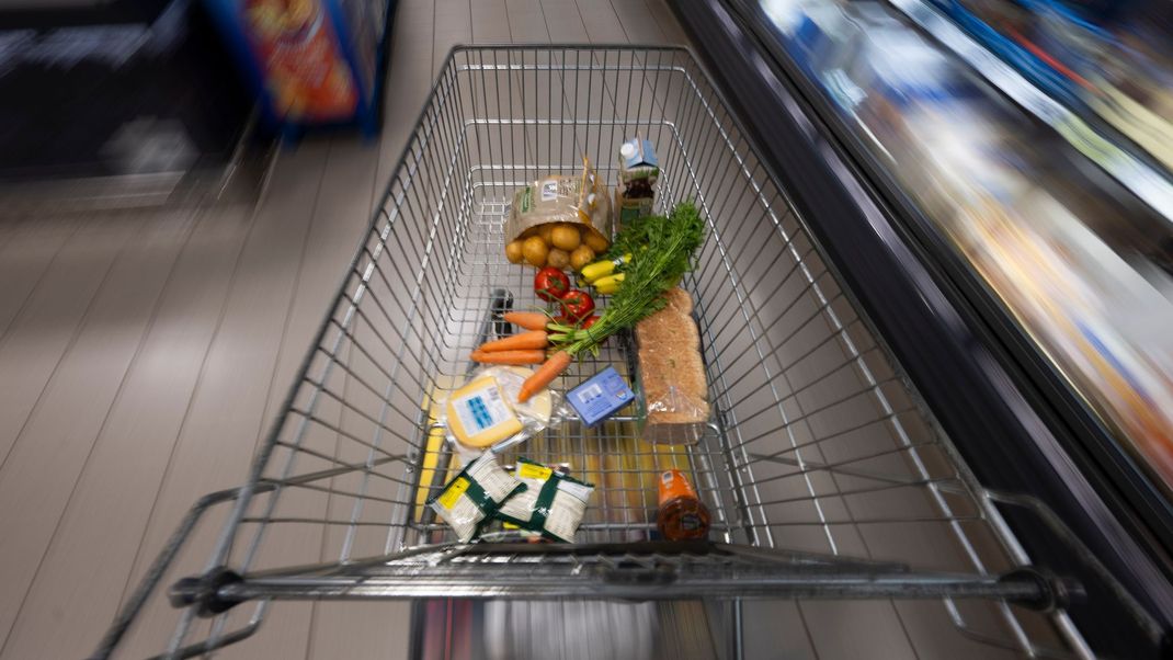 Die Inflation zieht wieder an: Im August mussten die Menschen in Deutschland für Nahrungsmittel 2,5 Prozent mehr zahlen als ein Jahr zuvor.