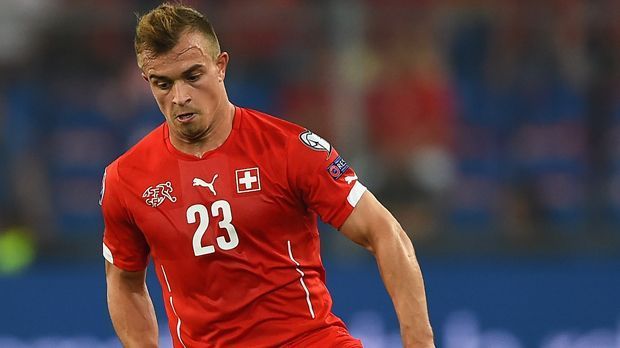 
                <strong>Xherdan Shaqiri</strong><br>
                Xherdan Shaqiri: Der Ex-Münchner gratulierte dem Kosovo auf Facebook gleich dreisprachig. Der Mittelfeldspieler, der mit dem FC Bayern unter anderem drei Mal Deutscher Meister wurde und 2013 die Champions League gewann, ist aus der Schweizer Nationalmannschaft nicht wegzudenken. Es ist also nicht verwunderlich, dass der Verband mitteilt: "Wir wünschen uns, dass alle, die für uns spielten, dies auch weiterhin tun." Das gilt nicht nur für Shaqiri.
              