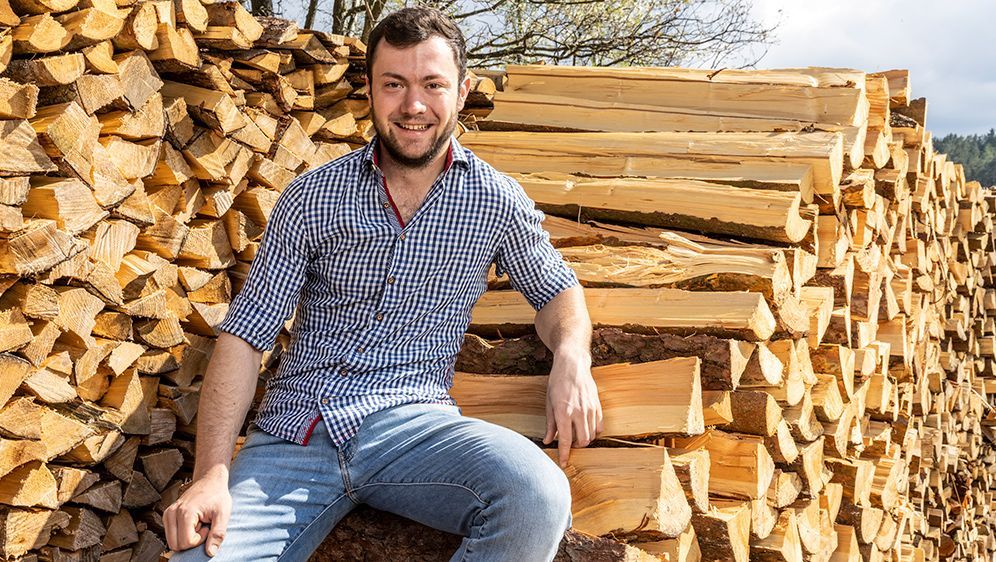 Der sympathische Jungbauer Luki hat nicht nur einen großen Hof, sondern auch ein großes Herz. Jetzt versucht er sein Glück bei Bauer sucht Frau.