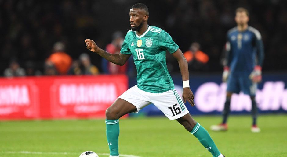 
                <strong>Antonio Rüdiger (Chelsea)</strong><br>
                Stammspieler in der Dreierkette von Antonio Conte beim FC Chelsea und physisch eine Maschine. Mit ihm im Kader muss man sich keine Sorgen machen, sollte es bei Boateng nicht reichen. 
              