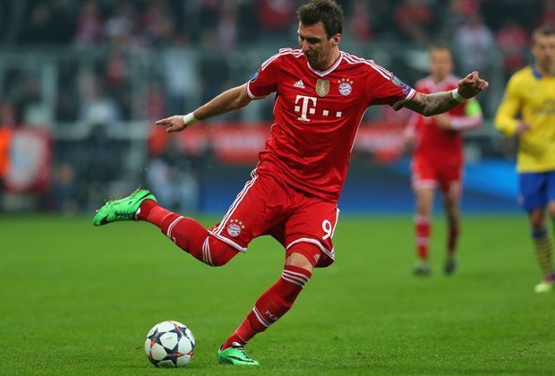 
                <strong>FC Bayern: Mario Mandzukic</strong><br>
                Die Mittelstürmer - Kroatiens Fußballer des Jahres zeigt auch in dieser Saison, warum er den Titel zu hundert Prozent verdient hat. Er ist das Arbeitstier im Offensivspiel der Münchener und weiß genau, wie er sich im gegnerischen Strafraum durchsetzen kann.
              