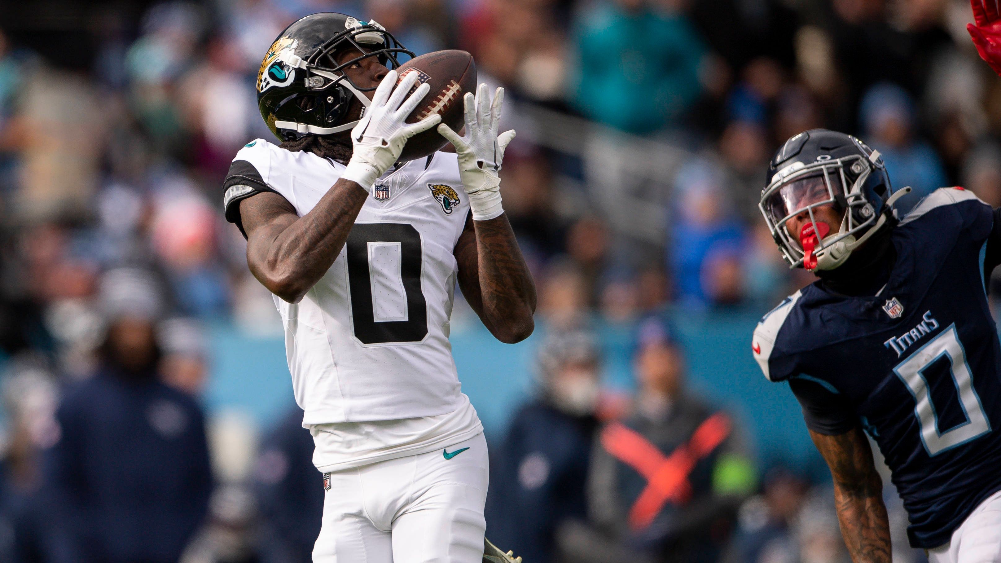 <strong>Jacksonville Jaguars: Bitterer Abgang</strong><br>Bitter: Calvin Ridley wollte gerne bei den Jaguars bleiben, nach einer starken Saison eine gute Nachricht. Doch dann kamen die Titans und die Jaguars ließen Ridley ziehen. Gabe Davis wurde sein Ersatz. Beide zusammen wäre eine echte Ansage gewesen.