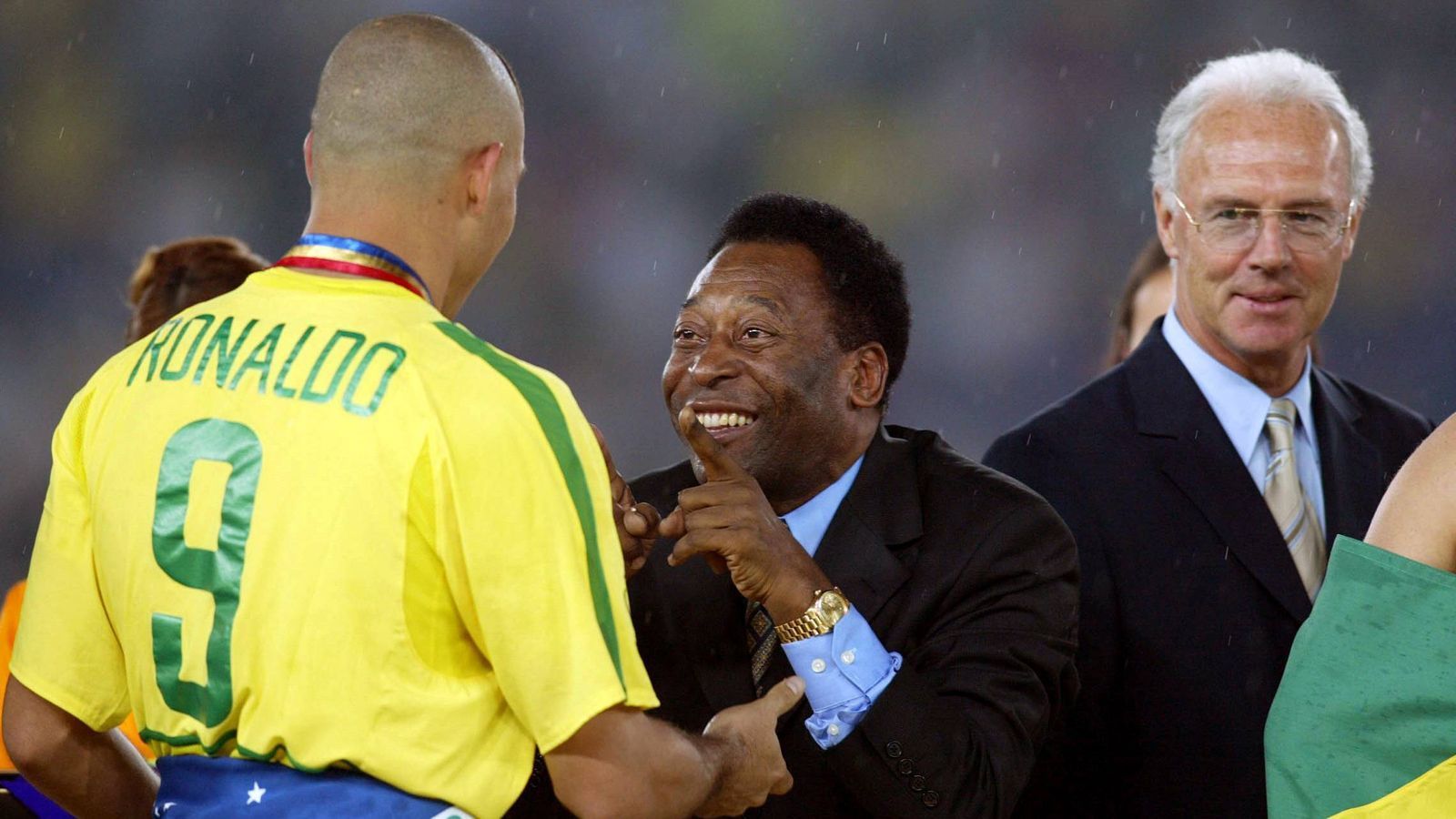 
                <strong>Pele nennt die zehn besten Fußballer der Geschichte</strong><br>
                Brasilien-Legende Pele gilt als einer der besten Fußballer der Geschichte und wurde 2000 zum besten Fußballer des Jahrhunderts gewählt. Dem spanischen Portal "Madridista Real" hat der dreimalige Weltmeister seine persönliche Top 10 genannt. 
              