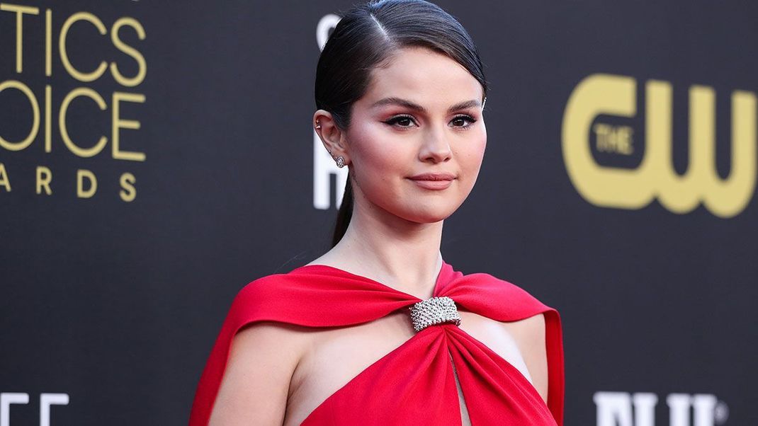 Wir lieben den glamourösen Look von Selena Gomez – wie findet ihr den Sleek Bob Hairstyle?