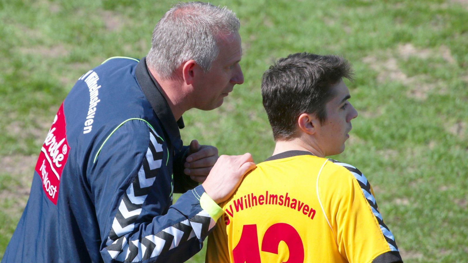 
                <strong>SV Wilhemshaven (Saison 2012/13): Sechs Punkte abgezogen</strong><br>
                Die Causa Sagarzazu zog sich auch in der Saison 2012/13 weiter. Da sich Wilhemshaven immer noch nicht dazu durchringen konnte, die fällige Ausbildungsentschädigung zu bezahlen, wurden dem damaligen Regionalligisten erneut sechs Zähler abgezogen. 
              