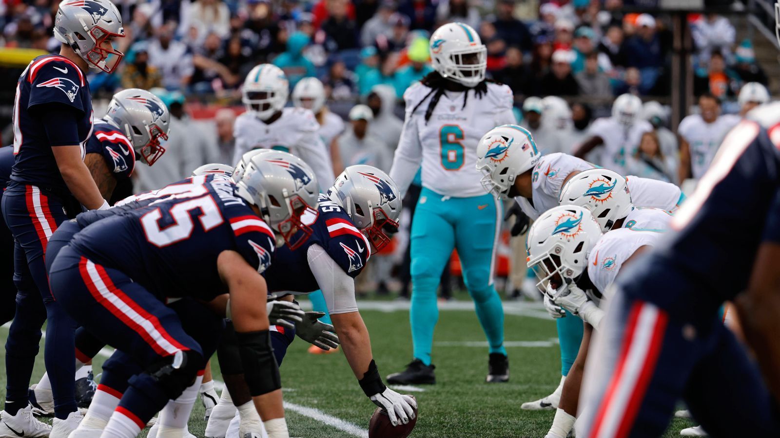 
                <strong>Miami Dolphins</strong><br>
                &#x2022; 2023 Auswärtsspiel sowohl bei den New England Patriots als auch Kansas City Chiefs <br>
              