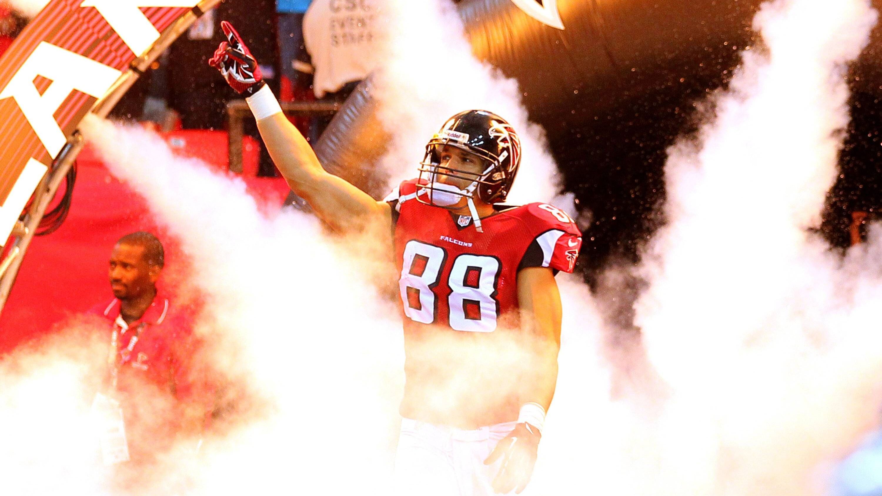 <strong>Tight End: Tony Gonzalez</strong><br>In der ewigen Kelce- oder Gronkowski-Diskussion wird Gonzalez oft vergessen. Bis auf den SB-Erfolg kann er mit den beiden mithalten und mehr. 14 Pro Bowls, 1.327 Receptions, 15.127 Yards als TE und 111 Touchdowns - Gonzalez war eine unaufhaltbare Waffe.<br><em>Bank:<br>- Travis Kelce<br>- Rob Gronkowski<br>Knapp verpasst:<br>- Jason Witten<br>- Antonio Gates</em>