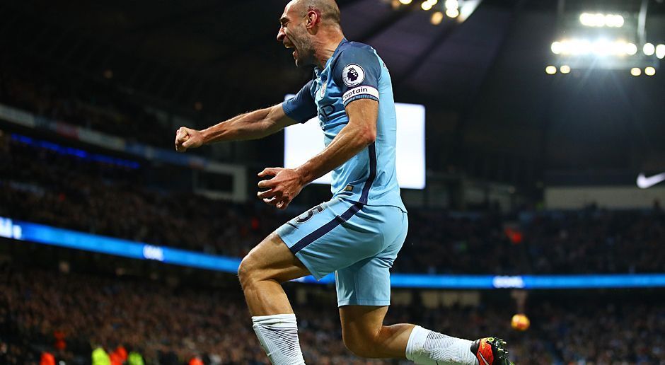 
                <strong>Abwehr: Pablo Zabaleta (Manchester City)</strong><br>
                Abwehr: Pablo Zabaleta (Manchester City). Ein City-Oldie wäre Stand jetzt im Sommer zu haben. West Ham United soll bereits Interesse am 32 Jahre alten Argentinier angemeldet haben. In Guardiolas Zukunftsplänen spielt Zabaleta nach neun Jahren bei City angeblich keine Rolle mehr.
              