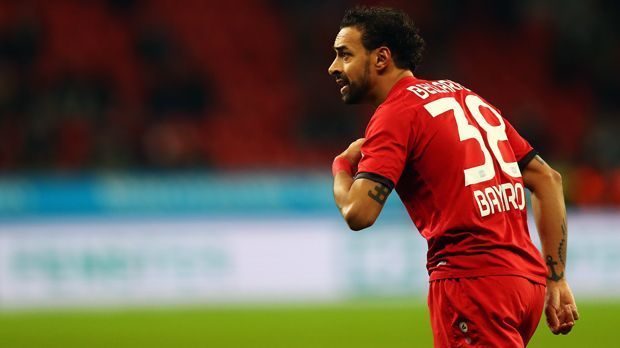 
                <strong>Angriff - Karim Bellarabi (Bayer Leverkusen)</strong><br>
                Es war nicht die Hinrunde des Karim Bellarabi. Der 27 Jahre alte Flügelstürmer hat unter Coach Heiko Herrlich nicht überzeugen können - dabei ist Leverkusen eine der positiven Überraschungen der Hinrunde mit zuletzt zwölf ungeschlagenen Bundesliga-Spielen. Doch daran hat Bellarabi mit einem Tor und einer Vorlage keinen großen Anteil. Der gebürtige Berliner verlor vorübergehend seinen Stammplatz und kam erst gegen Ende der Hinrunde wieder öfter über 90 Minuten zum Einsatz. Ohne eine klare Steigerung in der Rückrunde, dürfte die WM-Endrunden-Teilnahme für den elfmaligen Nationalspieler Bellarabi wohl nur ein Wunschtraum bleiben.
              