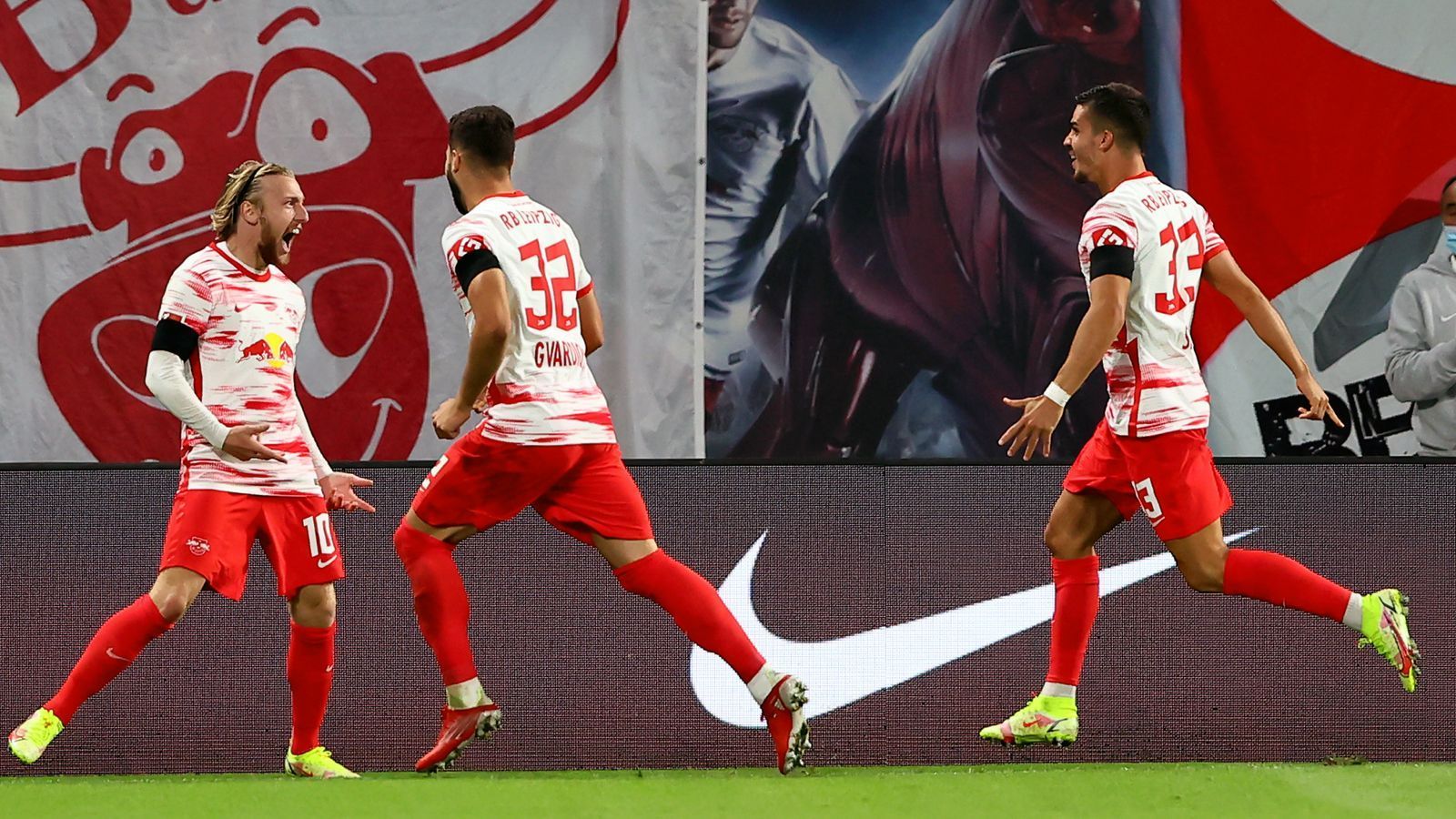 
                <strong>RB Leipzig (Deutschland)</strong><br>
                Auch Leipzig wird immer mehr zum Stammgast in der Königsklasse. Die Sachsen konnten sich unter dem neuen Bayern-Trainer Julian Nagelsmann in der Saison 2020/21 als Vizemeister erneut für die Champions League qualifizieren. Der Nagelsmann-Nachfolger Jesse Marsch hat ebenfalls bereits Erfahrung als Coach in der Königsklasse, coachte Red Bull Salzburg in den beiden zurückliegenden Spielzeiten jeweils in diesem Wettbewerb.
              
