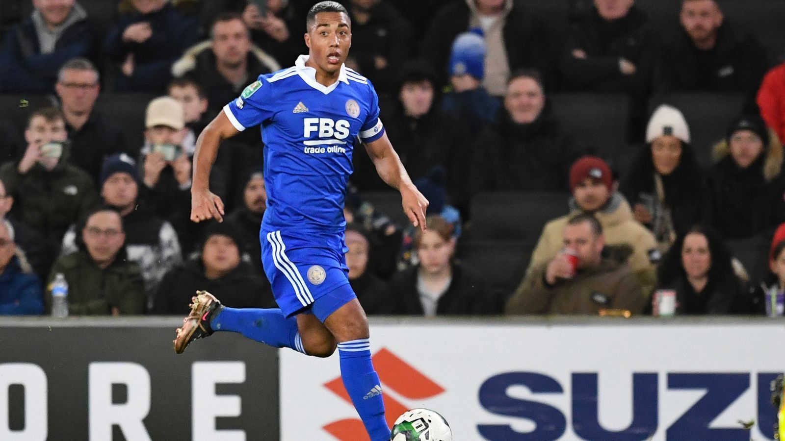 
                <strong>Youri Tielemans</strong><br>
                &#x2022; Verein: Leicester City<br>&#x2022; Position: Zentraler Mittelfeldspieler<br>&#x2022; Marktwert: 40 Millionen Euro<br>
              