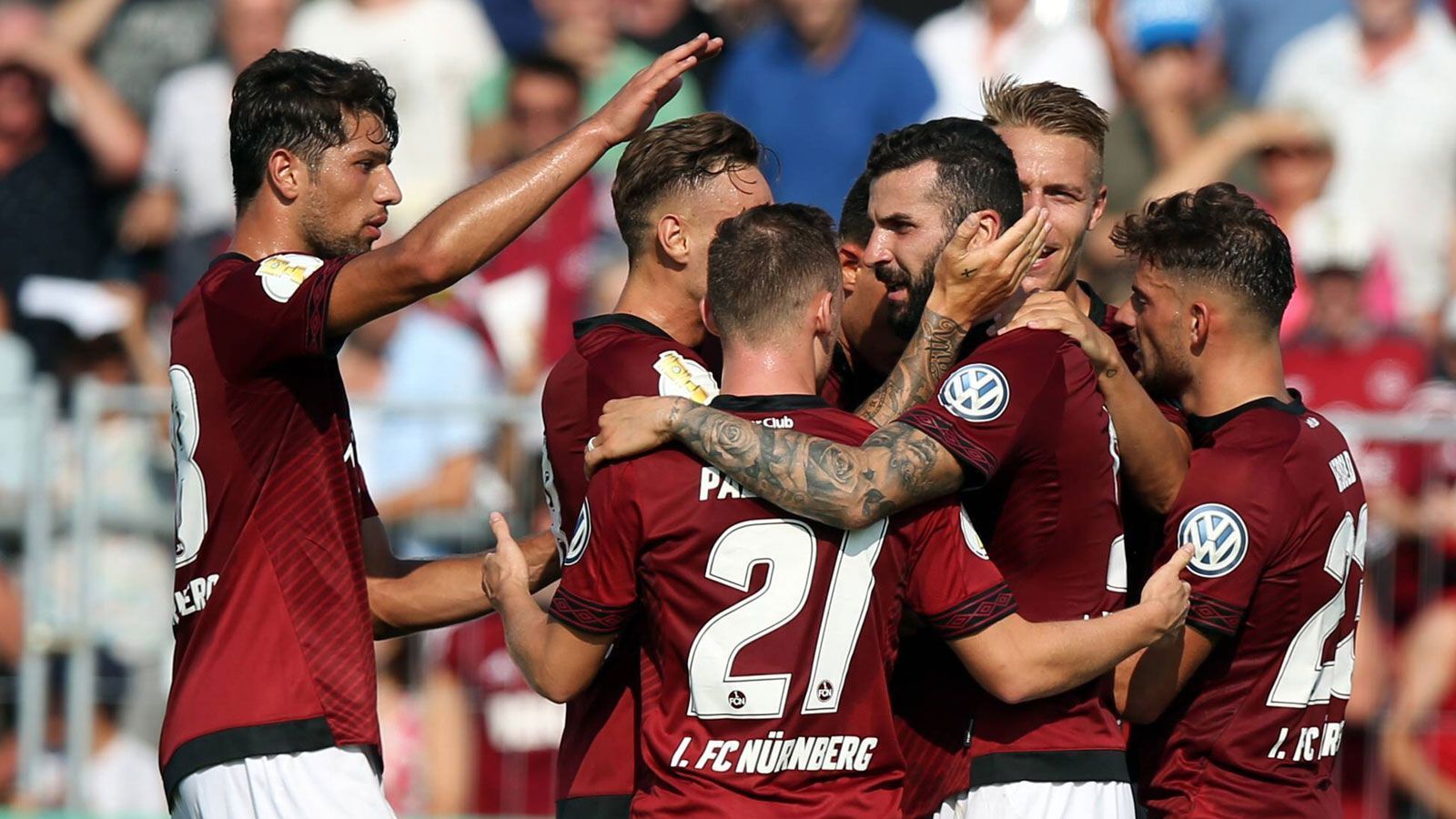 
                <strong>Platz 18: 1. FC Nürnberg</strong><br>
                Der Club verabschiedet sich nach nur einem Jahr im Oberhaus direkt wieder in die zweite Liga. Der Kader wurde kaum verändert - es bleibt ein Zweitliga-Kader. Dessen Qualität reicht für die Bundesliga nicht aus. Nürnberg wird Letzter.
              