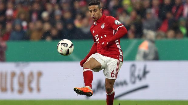 
                <strong>Zentrales Mittelfeld - Thiago Alcantara (FC Bayern München)</strong><br>
                Wertung: 90,0
              