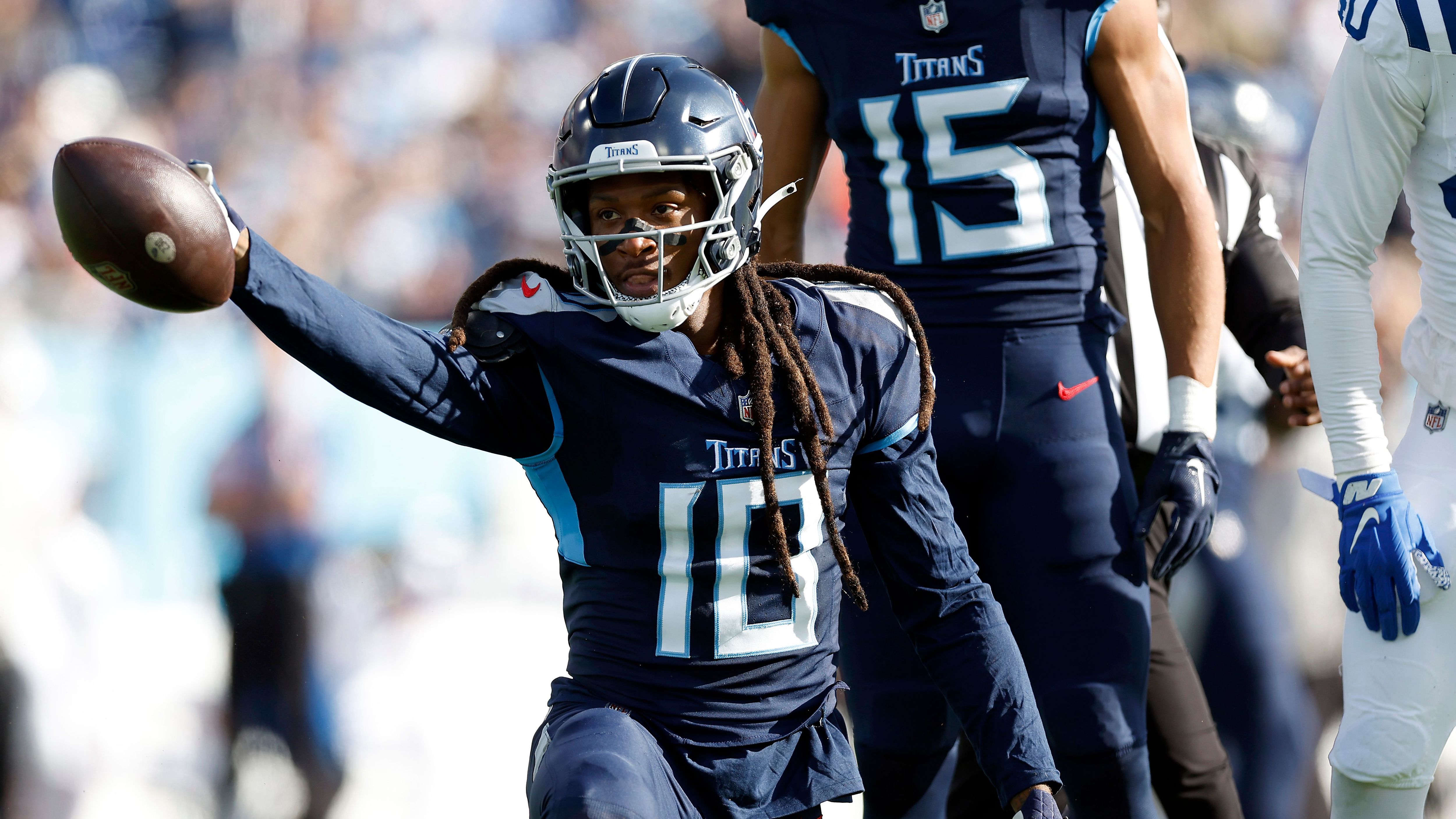 <strong>Platz 23: Tennessee Titans</strong><br>Gefangene Yards: 1.433<br>Bester Receiver: DeAndre Hopkins (1.057 Yards, 7 Touchdowns)<br>Quarterbacks: Ryan Tannehill (1.616 Yards, 4 Touchdowns, 10 Spiele), Will Levis (1.808 Yards, 8 Touchdowns, 9 Spiele)