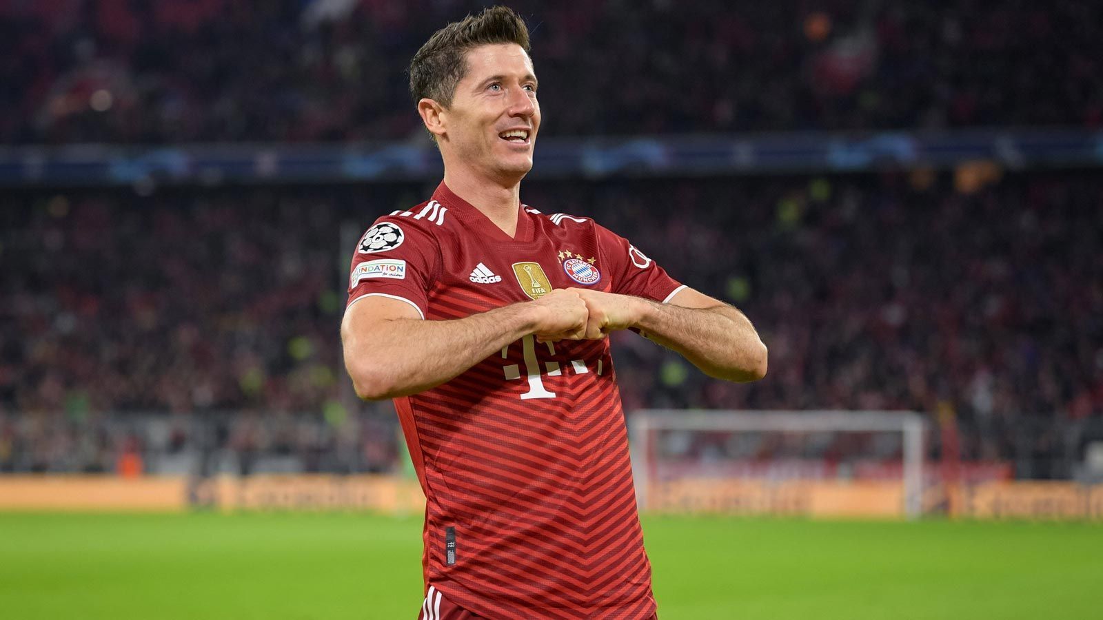 
                <strong>Platz 8: Robert Lewandowski (FC Bayern München)</strong><br>
                &#x2022; Tore: 13 -<br>&#x2022; Tore des Vereins: 40 -<br>&#x2022; <strong>Tor-Quote: 32,5 Prozent</strong><br>
              