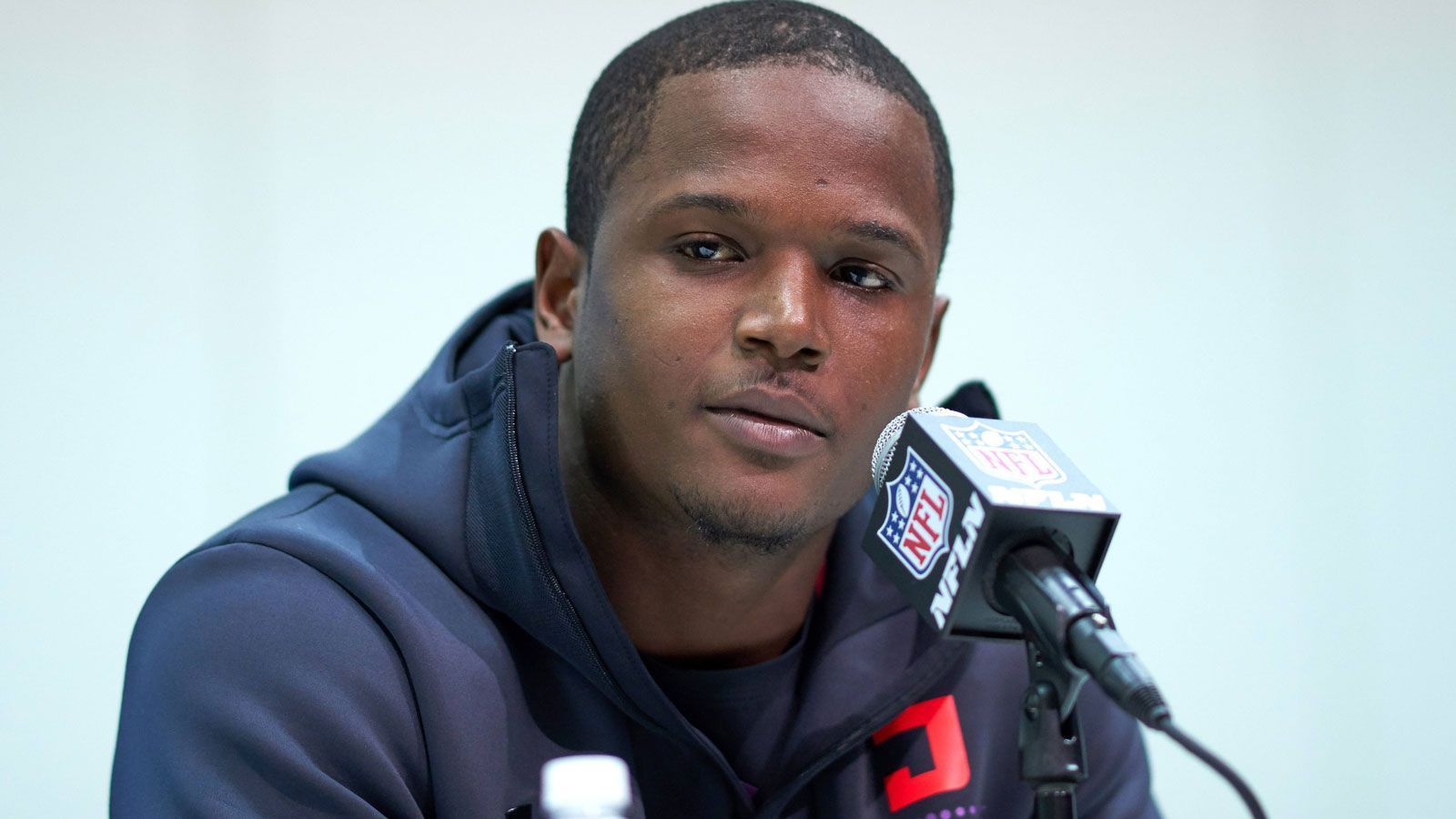 
                <strong>Antonio Callaway (Cleveland Browns)</strong><br>
                Gerade wegen Marihuana-Besitzes mit dem Gesetz in Konflikt geraten, zeigte der Receiver gegen die Giants, dass er Privates und Berufliches trennen kann. Drei Receptions für 87 Yards inklusive Touchdown sind ein Wort. Allein sein Catch ins Glück brachte 54 Yards Raumgewinn ein. Der Viertrunden-Pick scheint sich bereits bestens mit Baker Mayfield zu verstehen. Auch bei einer Two-Point-Conversion wurde er gesucht - allerdings vergeblich.
              