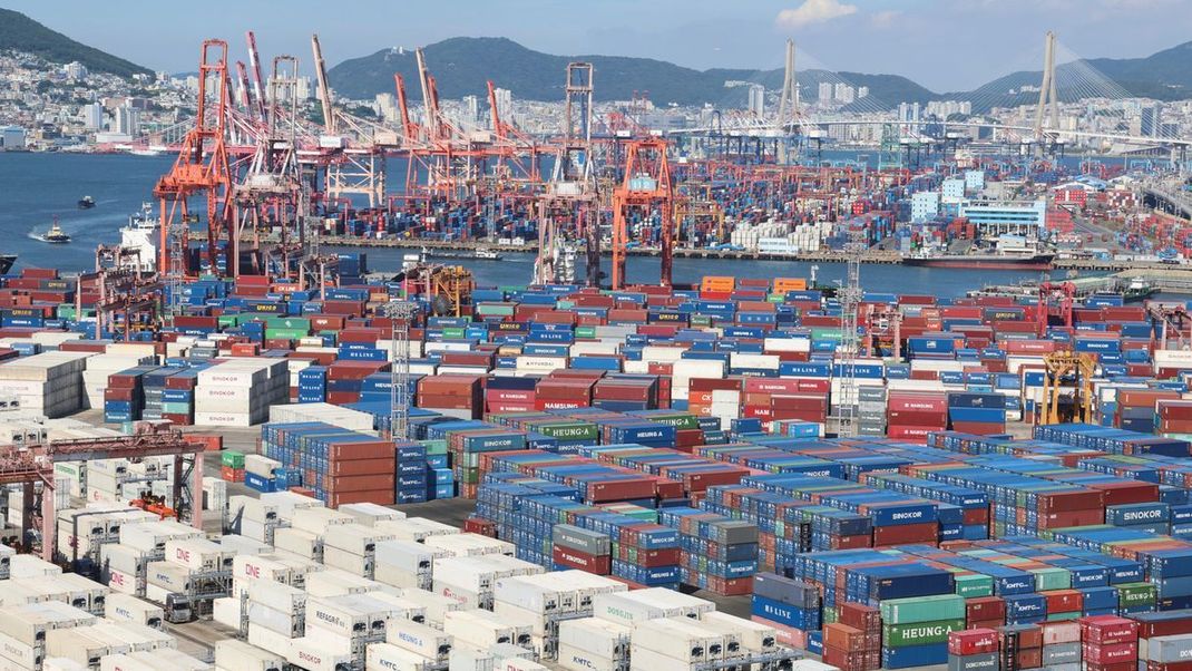 Hafen von Busan (Südkorea): Ein Zolldeal soll die Handelsbeziehungen zu den USA stärken.