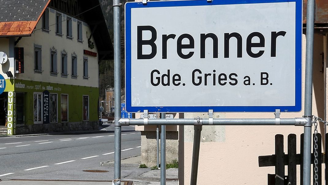 An der Brennerautobahn Dauerstau auf österreichischer Seite: Die Gemeinde Gries klagt gegen den Neubau der baufälligen Luegbrücke.