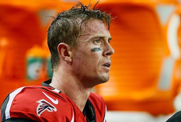 
                <strong>Atlanta Falcons: Matt Ryan</strong><br>
                Seit der Gründung der Falcons bestimmt kaum ein Quarterback das Geschehen auf dem Feld wie Matt Ryan. Der noch aktive Passgeber spielt seit seinem Debut konstant gut. Bei einem Quarterback-Rating von 91.1 dürfte er auch noch in den nächsten Jahren für Furore in Atlanta sorgen.  
              