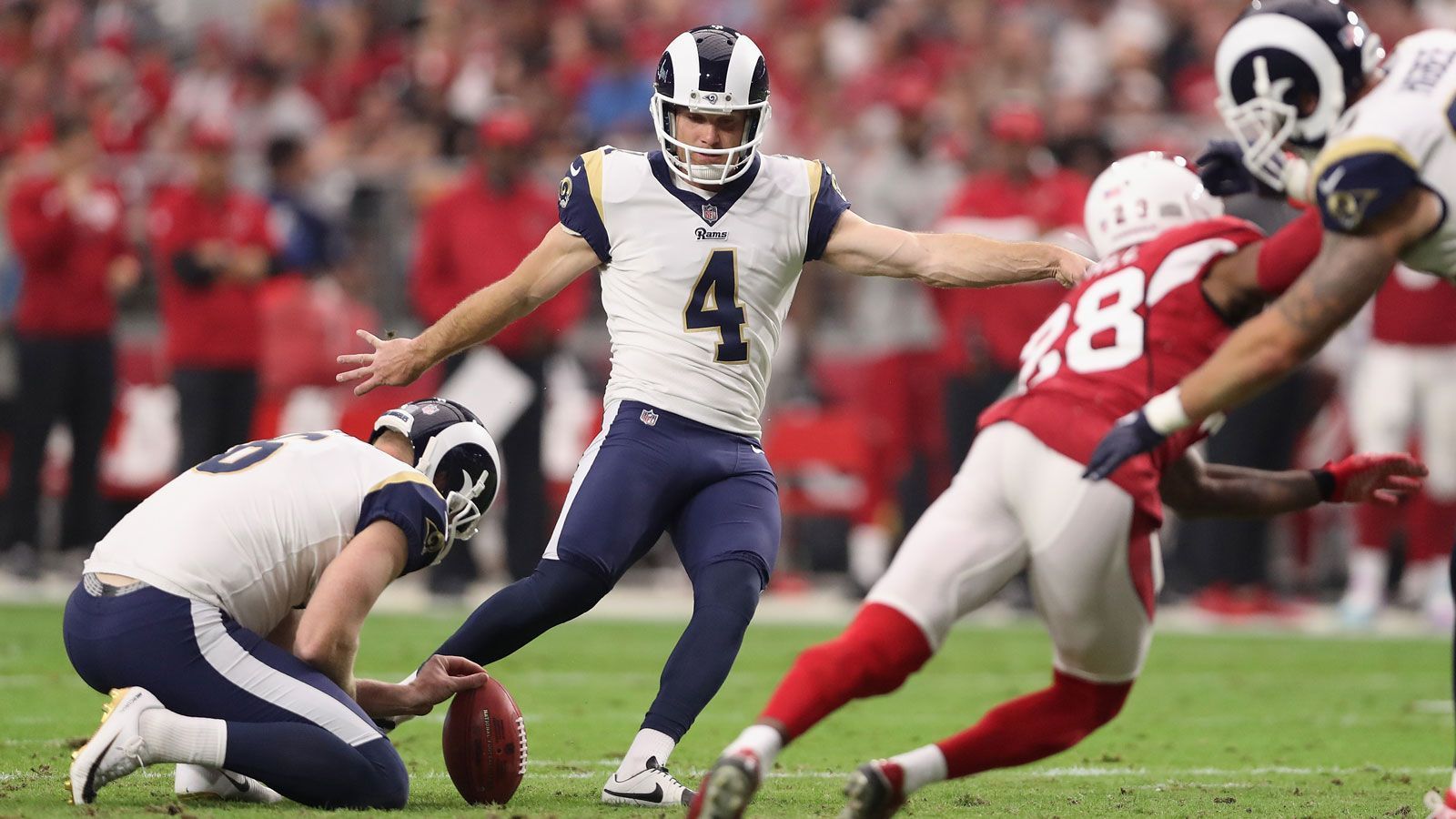 
                <strong>Greg Zuerlein</strong><br>
                Aufgrund seines starken Schussbeines und ebenfalls in Anlehnung an Johnson wird Kicker Greg Zuerlein "Legatron" genannt. Zuerlein hat bei den Los Angeles Rams aber noch einen zweiten Rufnamen: "Greg, the Leg". Auch das ist ziemlich selbsterklärend.
              