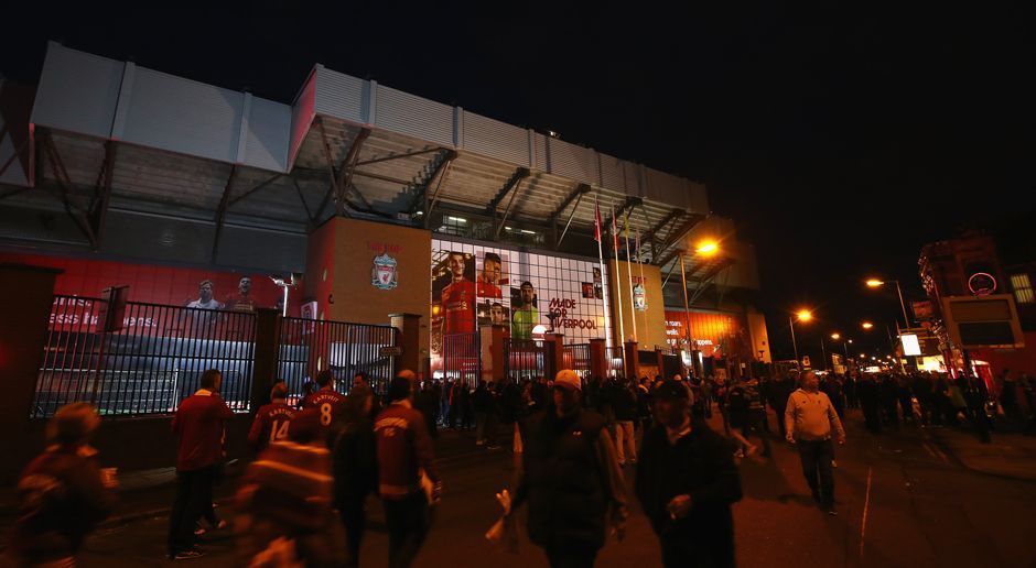 
                <strong>Anfield Road</strong><br>
                Es knistert an der Anfield Road: Der FC Liverpool empfängt Manchester United zum heißerwarteten Duell der Erzrivalen.
              