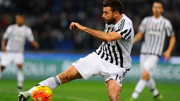 
                <strong>Andrea Barzagli (Juventus Turin)</strong><br>
                Andrea Barzagli - Juventus Turin. Der 34-jährige Italiener spielt eine starke Gruppenphase und ist eine kleine Überraschung in der Top-Elf. Er steht in jedem Spiel auf dem Platz, bereitet ein Tor vor und kann nur im letzten Gruppenspiel gegen Sevilla die Niederlage nicht verhindern.  
              