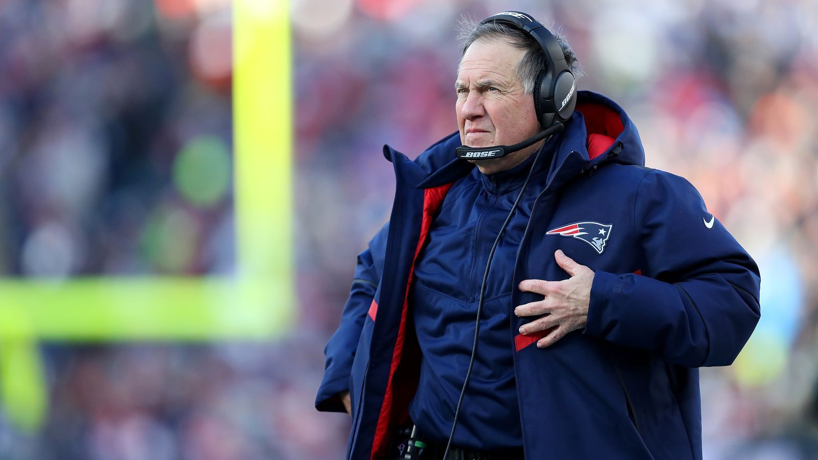 
                <strong>Defense-Guru Belichick</strong><br>
                Wie gut aus Sicht der Patriots, dass Head Coach Bill Belichick ein Experte auf dem Gebiet ist, die beste Offense der Regular Season in den Playoffs auszuschalten. Sechsmal traf Belichick in der Postseason auf die beste Punktemaschine der regulären Saison, fünfmal gewann der Defense-Guru. Auch diesmal?
              