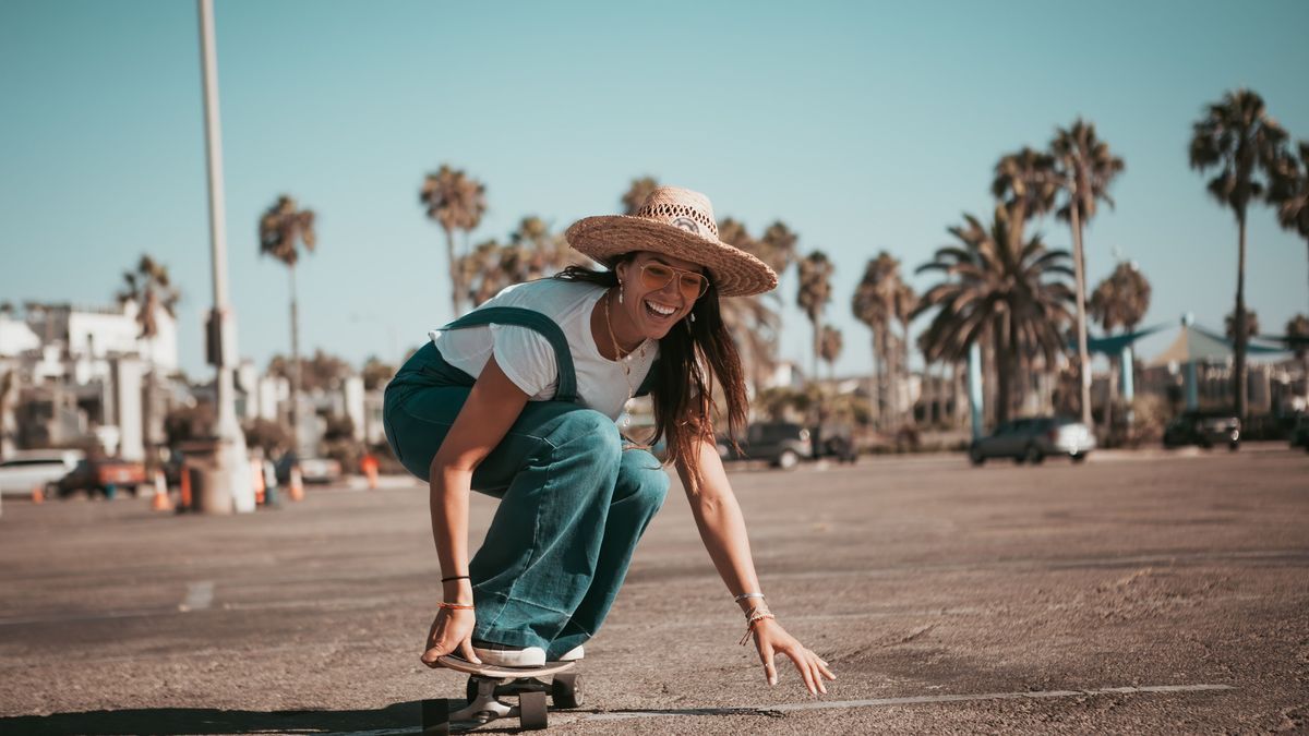 Du würdest auch gerne locker auf dem Skateboard durch die Stadt cruisen? Hier erfährst du, wie es geht.