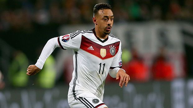 
                <strong>Karim Bellarabi</strong><br>
                Karim Bellarabi: Der Leverkusener verhaspelt sich manchmal in seinen Dribblings, ist aber für jeden Gegner der Welt ein ärgerlicher Störenfried. Auch gegen Polen viel unterwegs und immer im höchsten Tempo. Verdient sich das Prädikat Stammspieler mehr und mehr. Musste kurz nach der Pause angeschlagen raus. ran-Note: 2
              