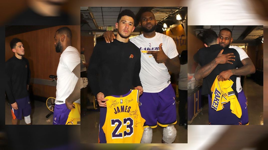 LeBron James überreicht Devin Booker nach dem Ausscheiden der Lakers sein Trikot.