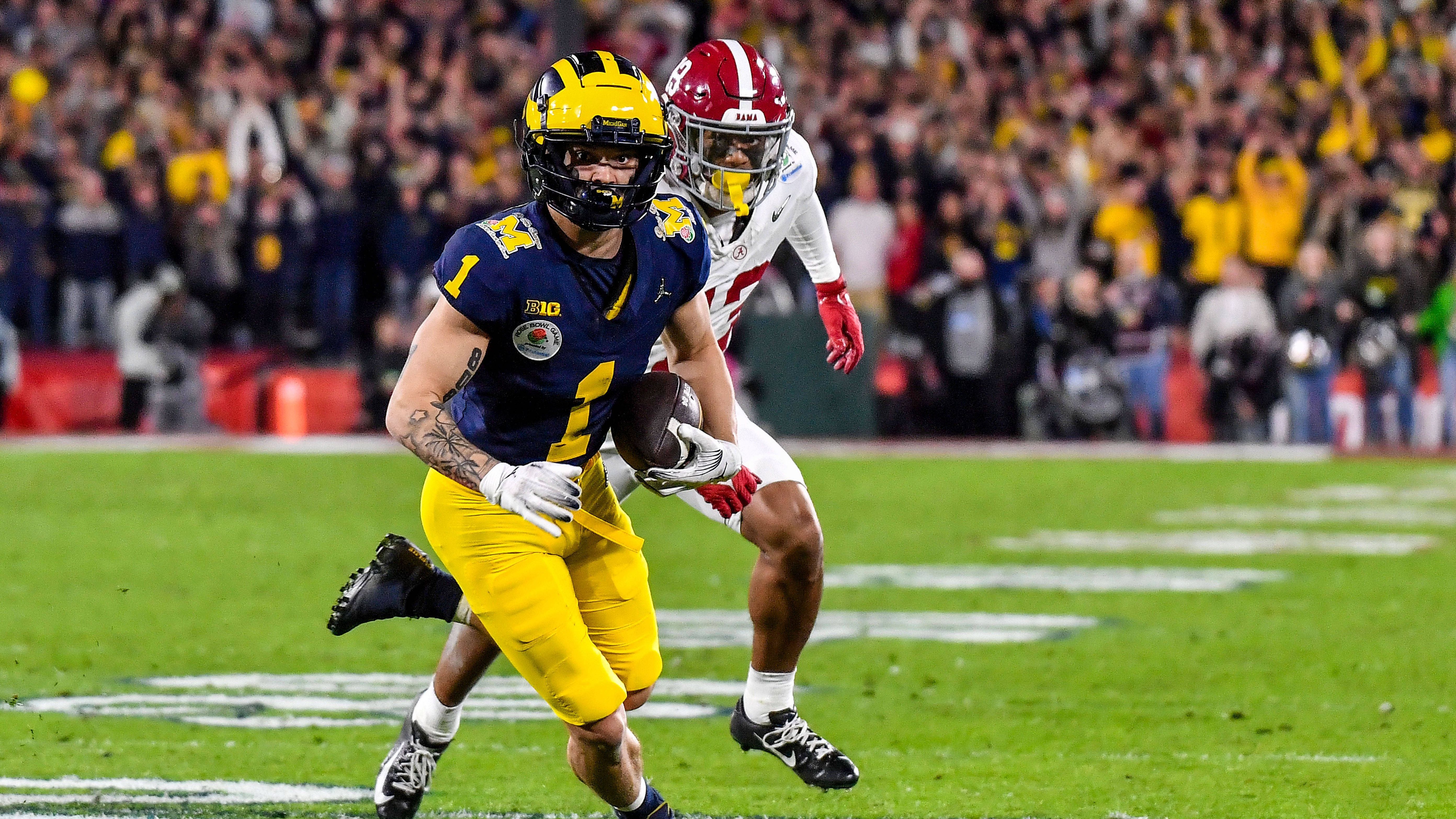 <strong>Receiver</strong><br>Michigans Passempfänger werden von Roman Wilson angeführt, der im Rose Bowl mal wieder mit hoher Konzentration und Highlight-Plays auffiel. Insgesamt sind die Wolverines auf diesen Positionen aber einfach nur gut und konstant. Gamebreaker gibt es hier nur auf einer Seite.<br><strong>Vorteil: Washington</strong>