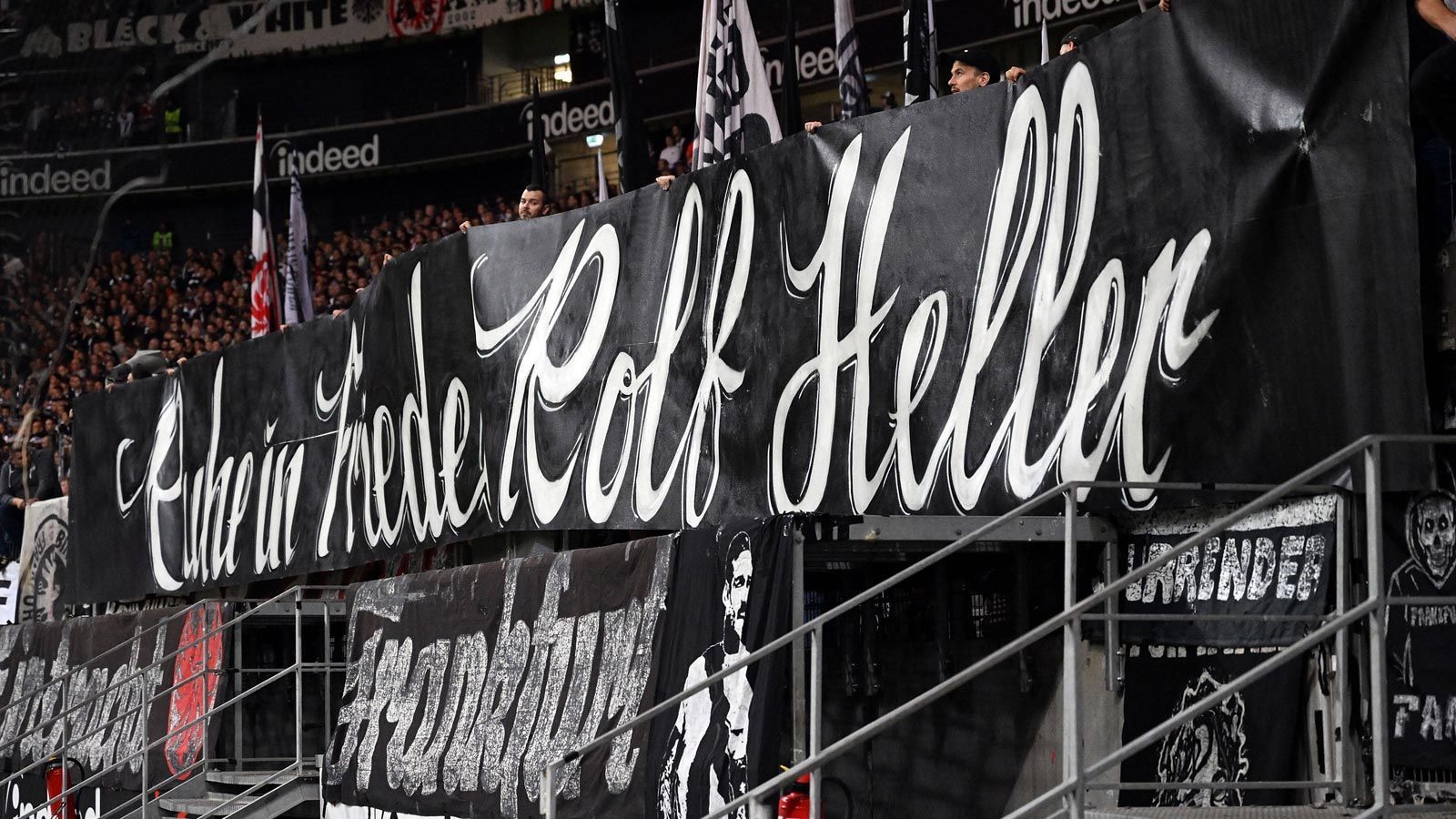 
                <strong>Eintracht-Fans gedenken ehemaligem Präsidenten</strong><br>
                ... anschließend hielt auch der Ultra-Block ein Banner mit dem Namen hoch. 
              