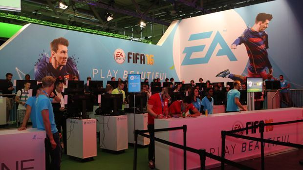 
                <strong>FIFA-16-Partie</strong><br>
                Zum Beispiel: Wie alle Gamer wissen, dauert eine FIFA-Partie in der Grund-Einstellung mit Unterbrechungen zwischen 10-15 Minuten. Demnach schießt Lewandowski schneller fünf Bundesliga-Tore, als die Zocker ein Spiel in der Fußball-Simulation beenden können!
              