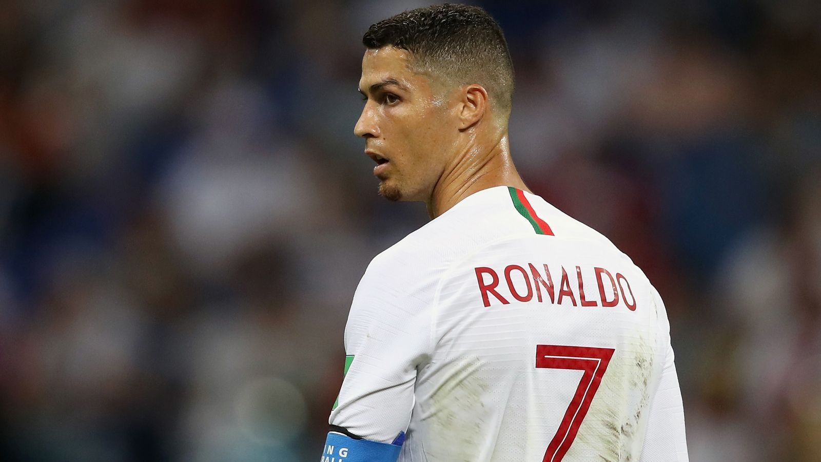 
                <strong>Linksaußen - Cristiano Ronaldo</strong><br>
                Verein: Juventus Turin (früher bei Real Madrid, Manchester United und Sporting Lissabon)
              