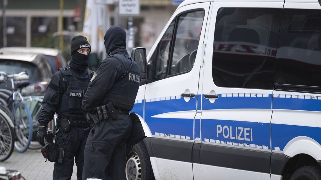 Bei einer Razzia in Brüssels und Antwerpens Drogenmilieus wurden 22 Leute festgenommen, darunter auch drei Kolleg:innen der belgischen Polizei. (Symbolbild)